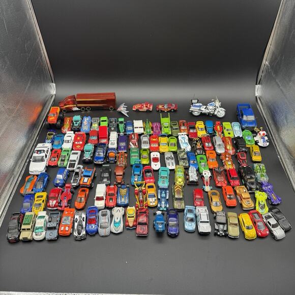 Huge Lot Of 123 Hot Wheels Matchbox & More Diecast Cars Redline 1960s - Modern - Picture 1 of 13